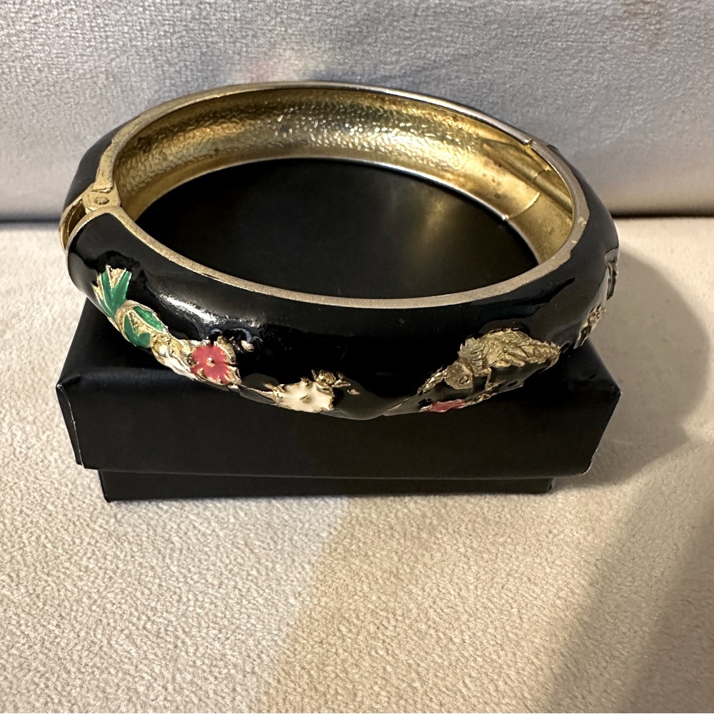 Black Enamel Froral Bracelet Hawaii
